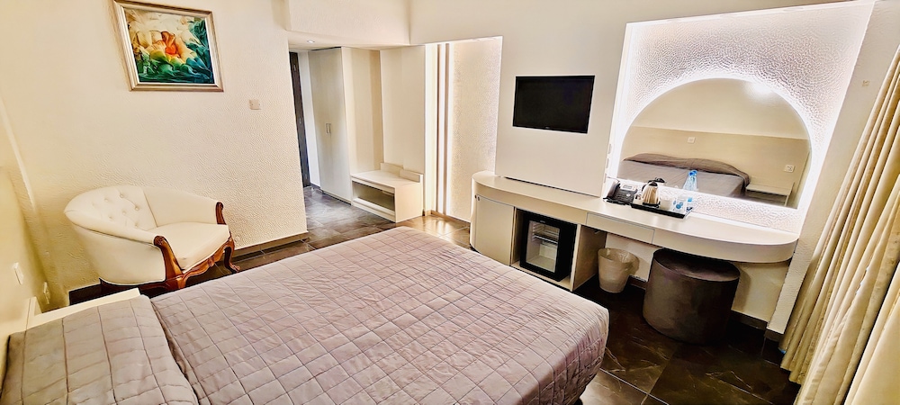 Sveltos Hotel 28/88