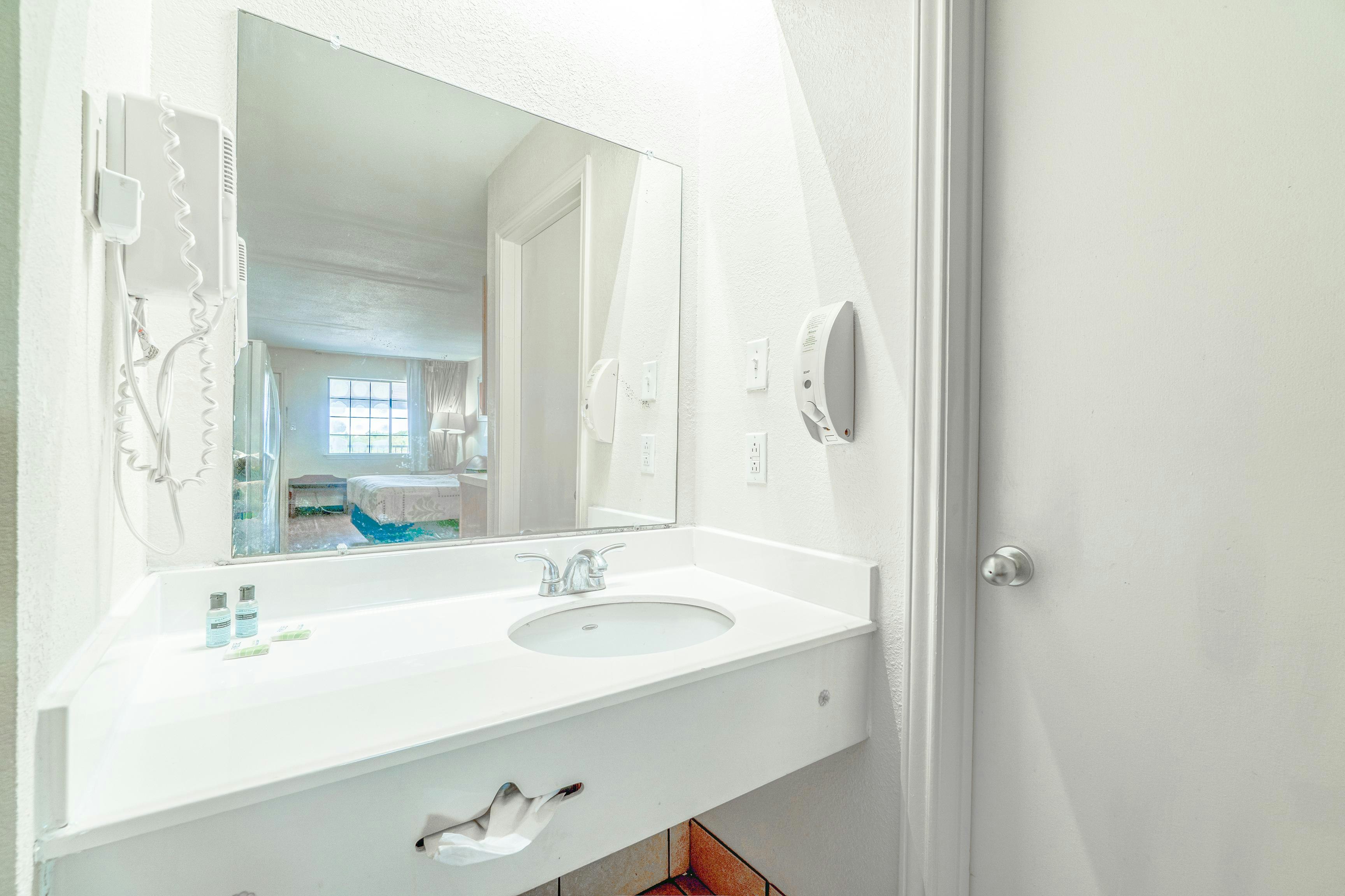 غرفة بسرير كوين بمطبخ صغير، Executive Inn Port Lavaca by OYO 3/5