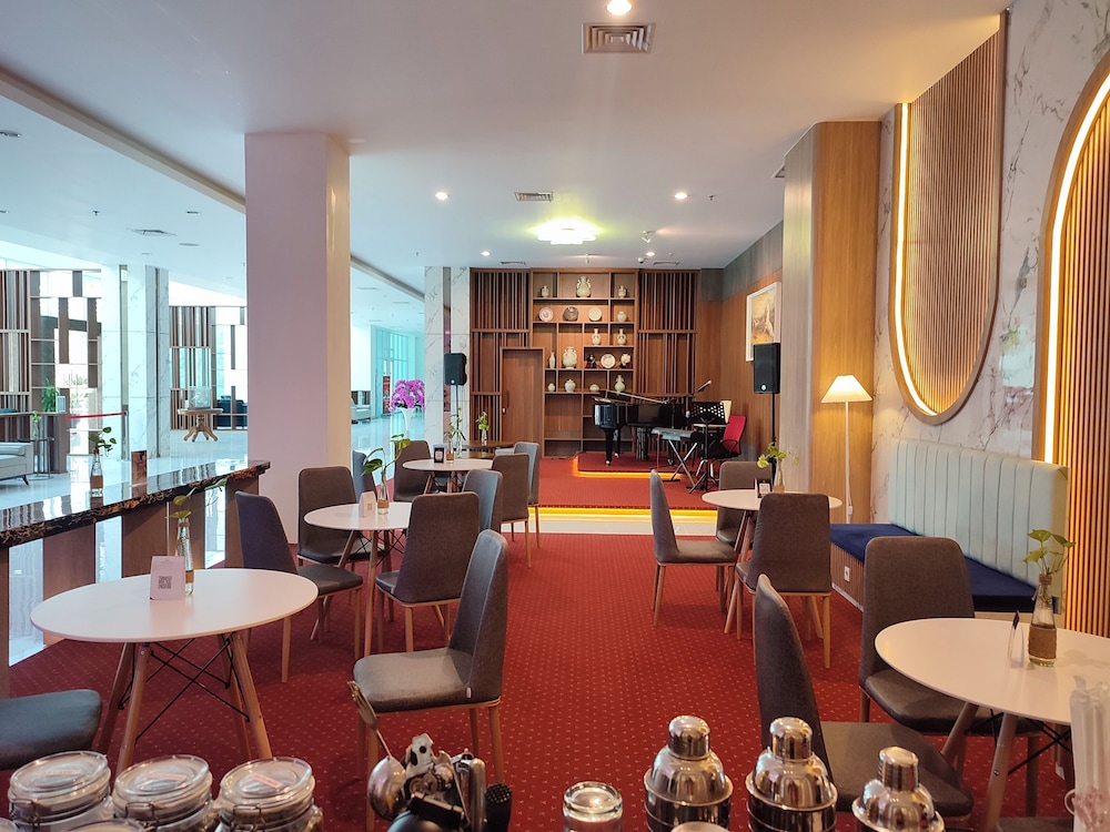 Unhas Hotel and Convention 38/50