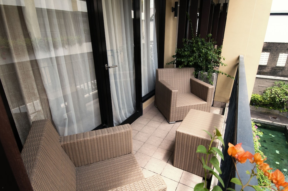 100 Sunset Hotel Kuta 43/66