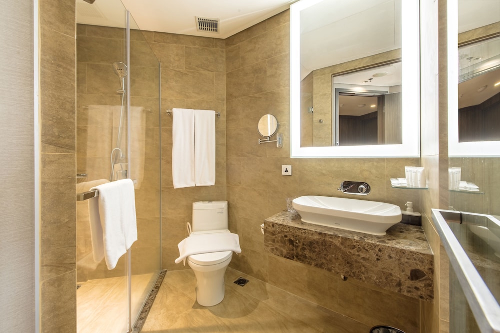 Ashley Hotel Jakarta 64/66