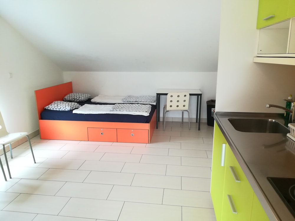 Basic, Studio, 1 Double and 4 Single Beds