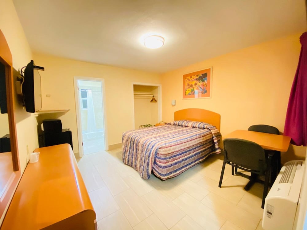 A1A Super Inn 18/29