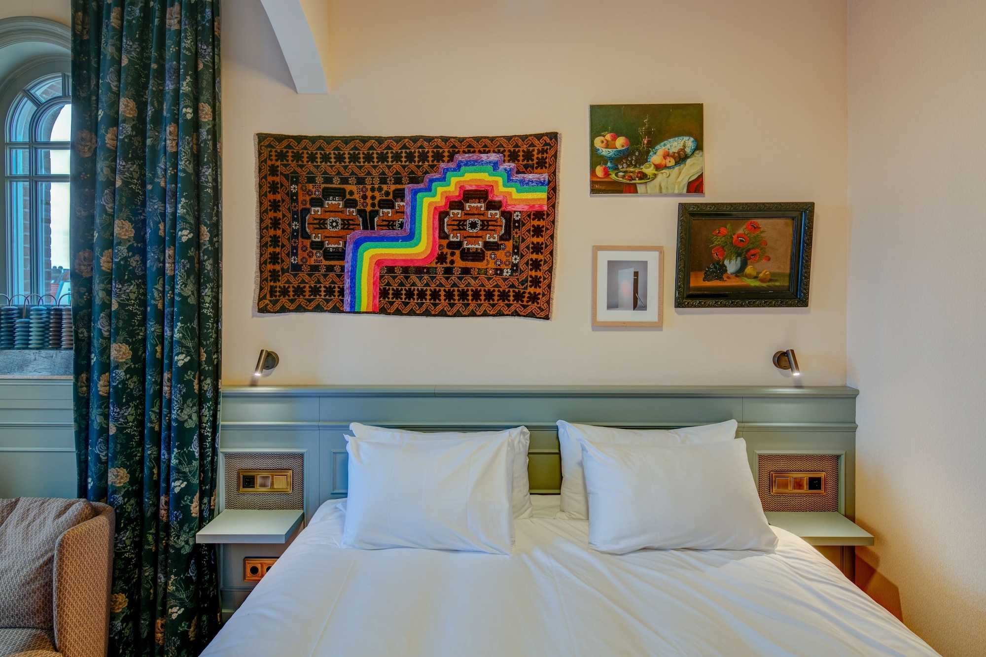 Honeymoon, Suite, King Bed, Hotel Mercier 2/10
