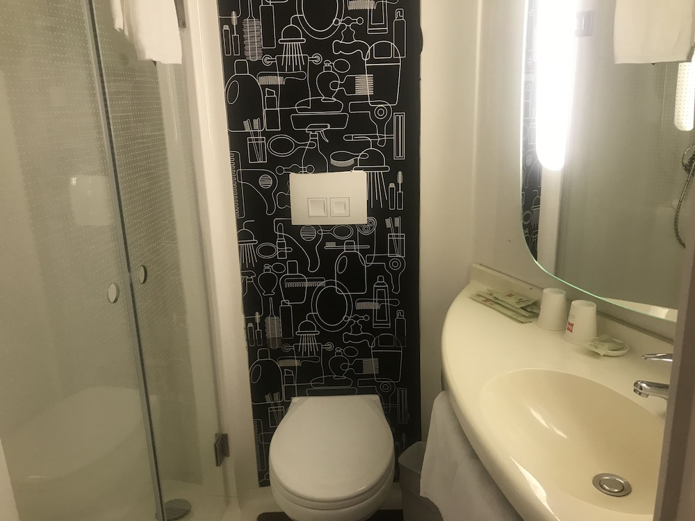ibis Shanghai Chengshan Road 30/33