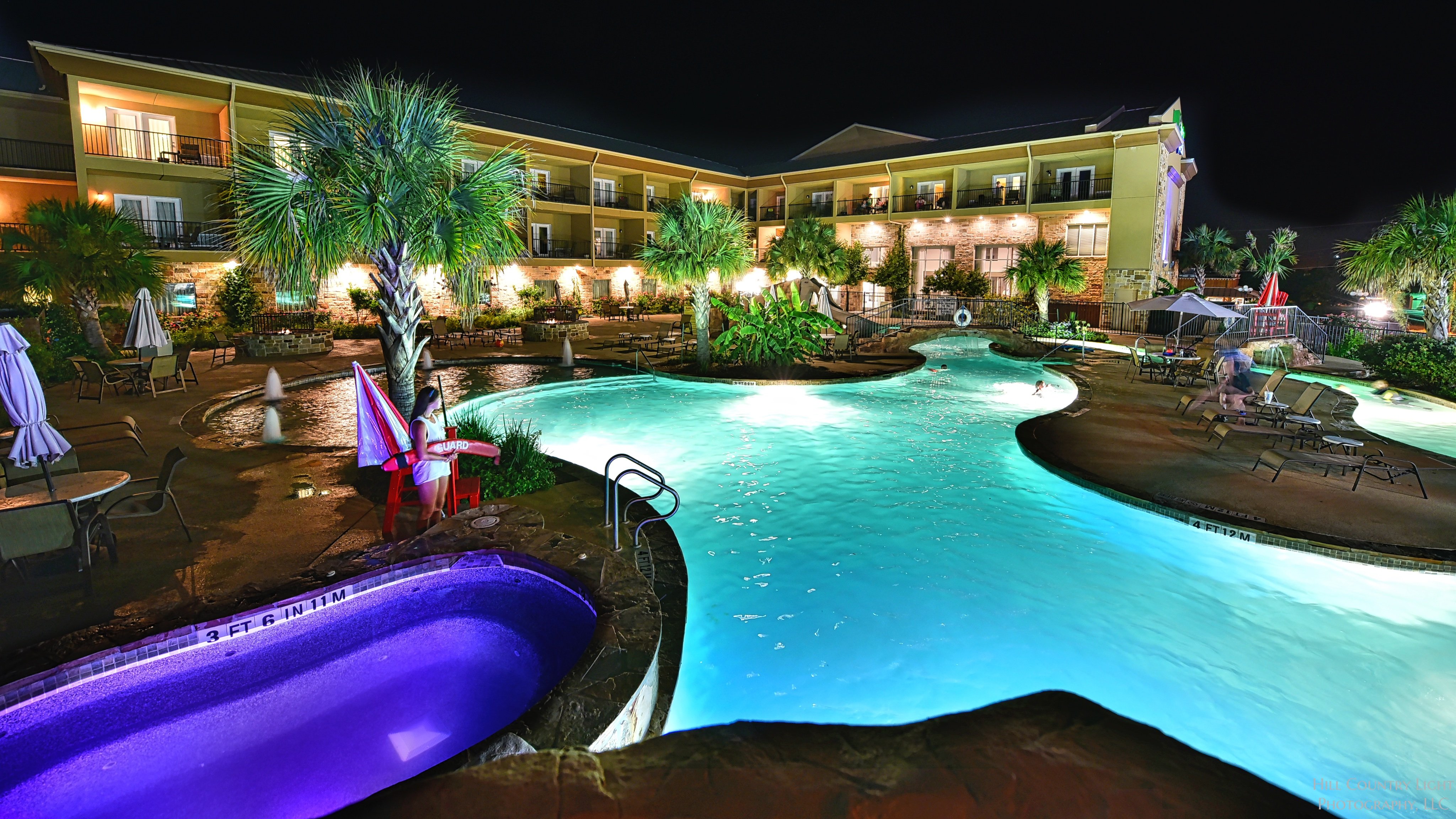 Holiday Inn Express Suites Fredericksburg 32/32