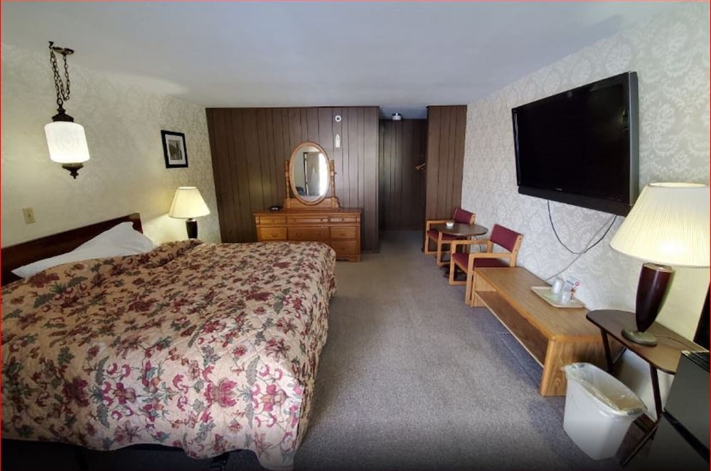 Love Hotels Tomahawk at Lake Mohawksin WI 33/49