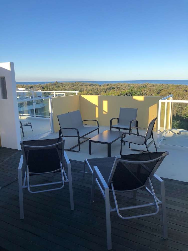 SEACHANGE COOLUM BEACH 68/76