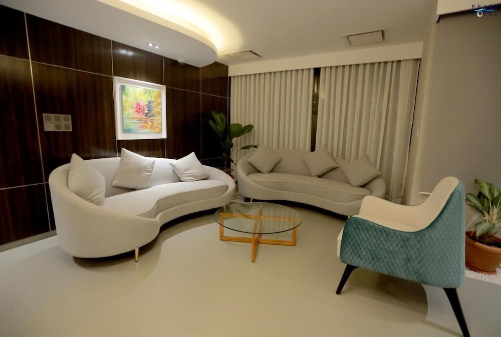 Pearl Hotel 28/43
