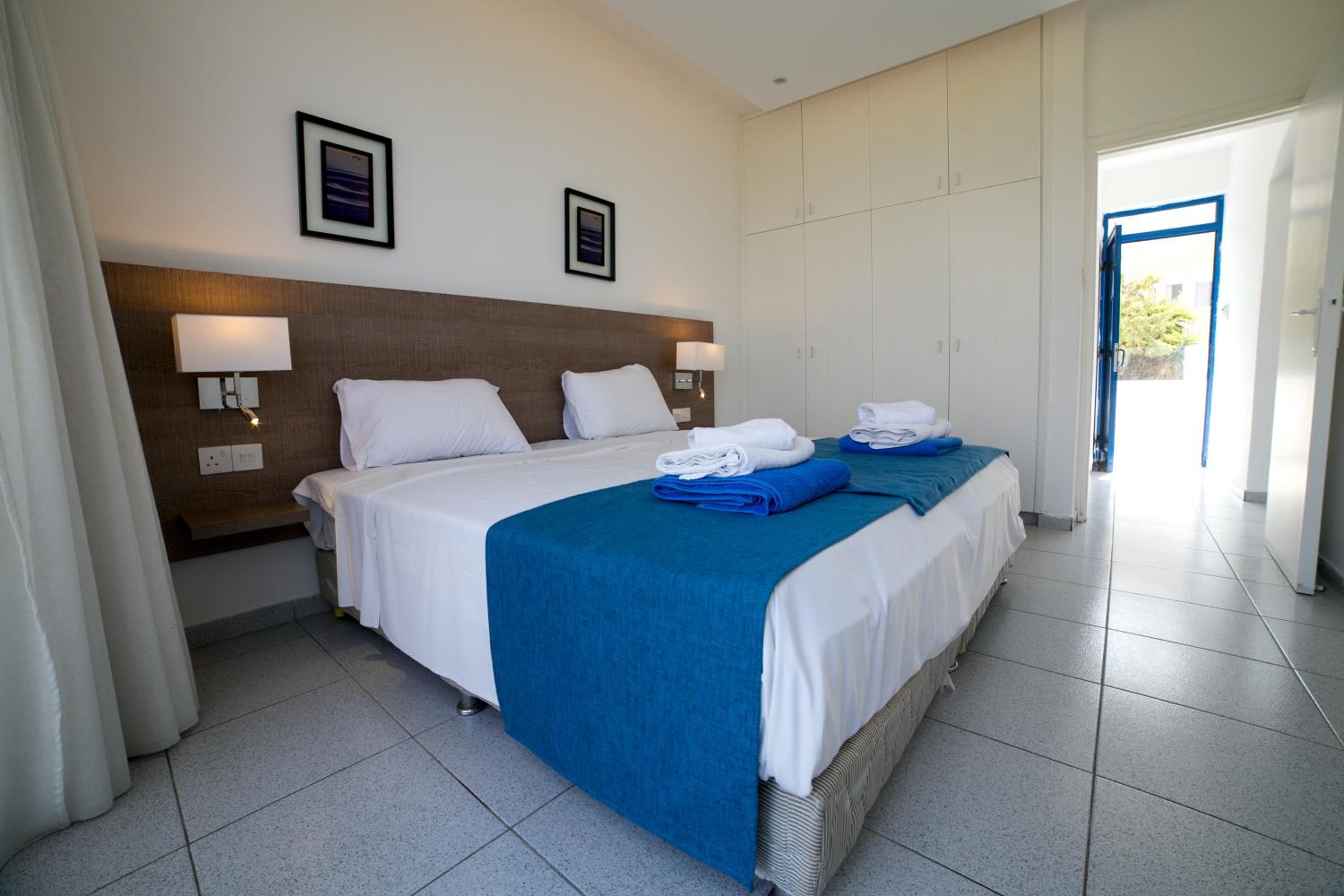 Suite, Land View