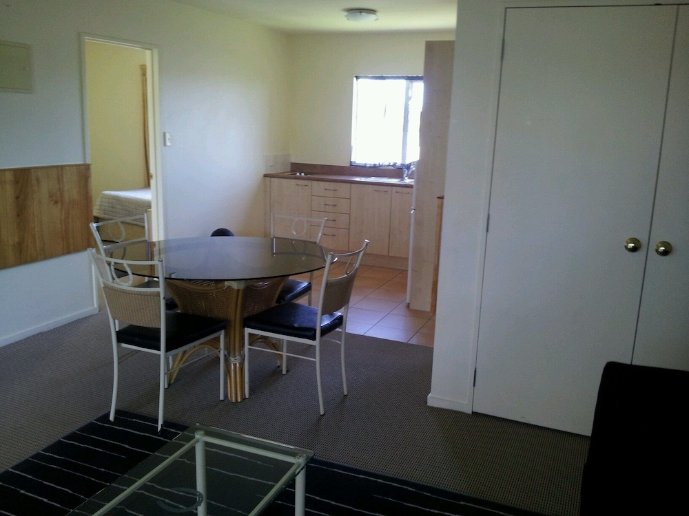Avondale Motor Inn 28/36