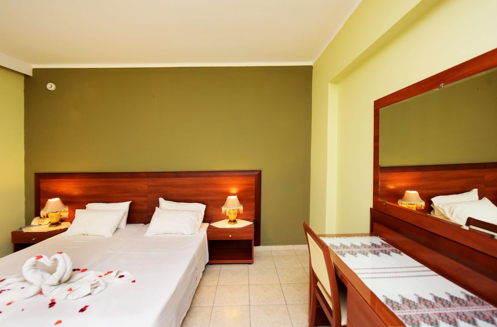 Esmeralda Hotel 12/30
