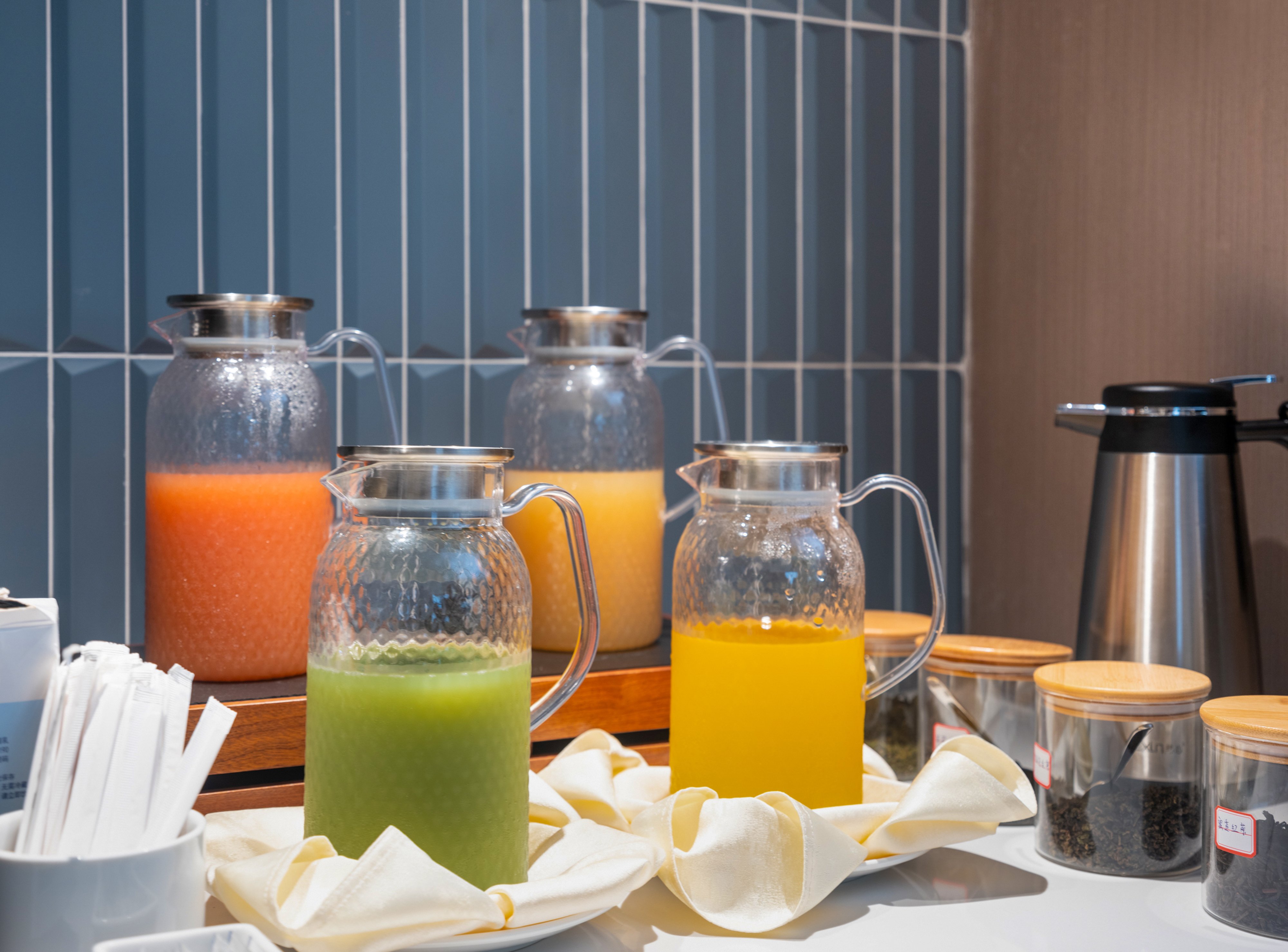Holiday Inn Express Zhengzhou Garden Road 16/39