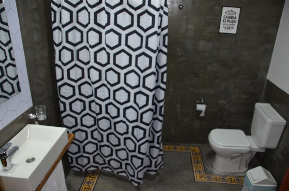 غرفة بسريرين منفصلين بإطلالة على المدينة، Sabatico Travelers Hostel 3/3