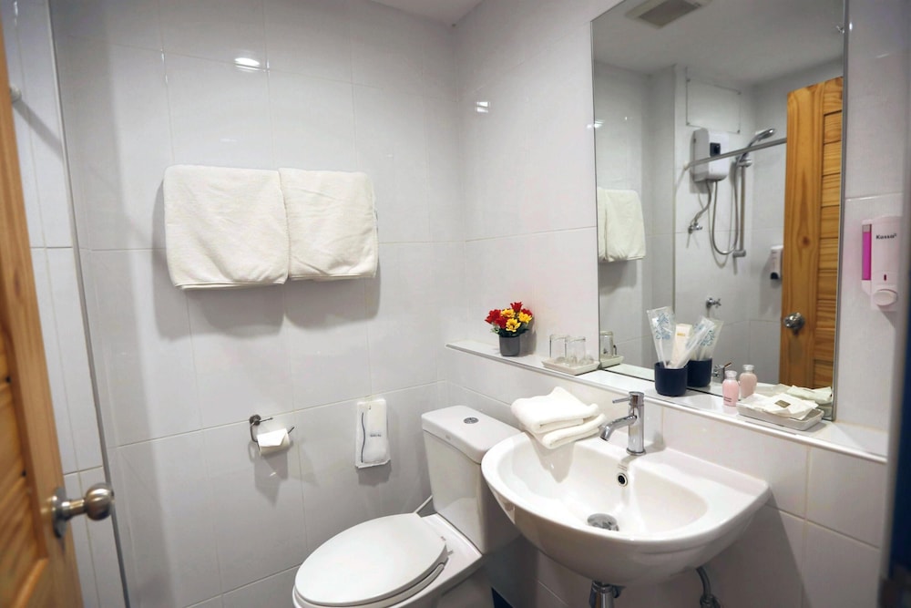 غرفة اقتصادية بسرير كينج بشرفة، Montha Hotel 2/2