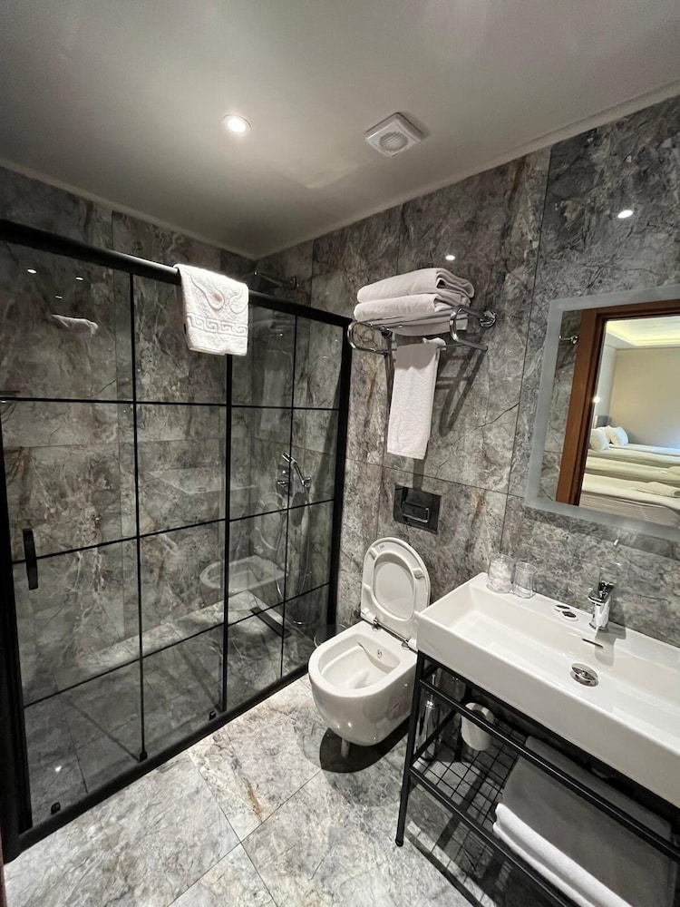 Weingart Suites Hotel 57/58