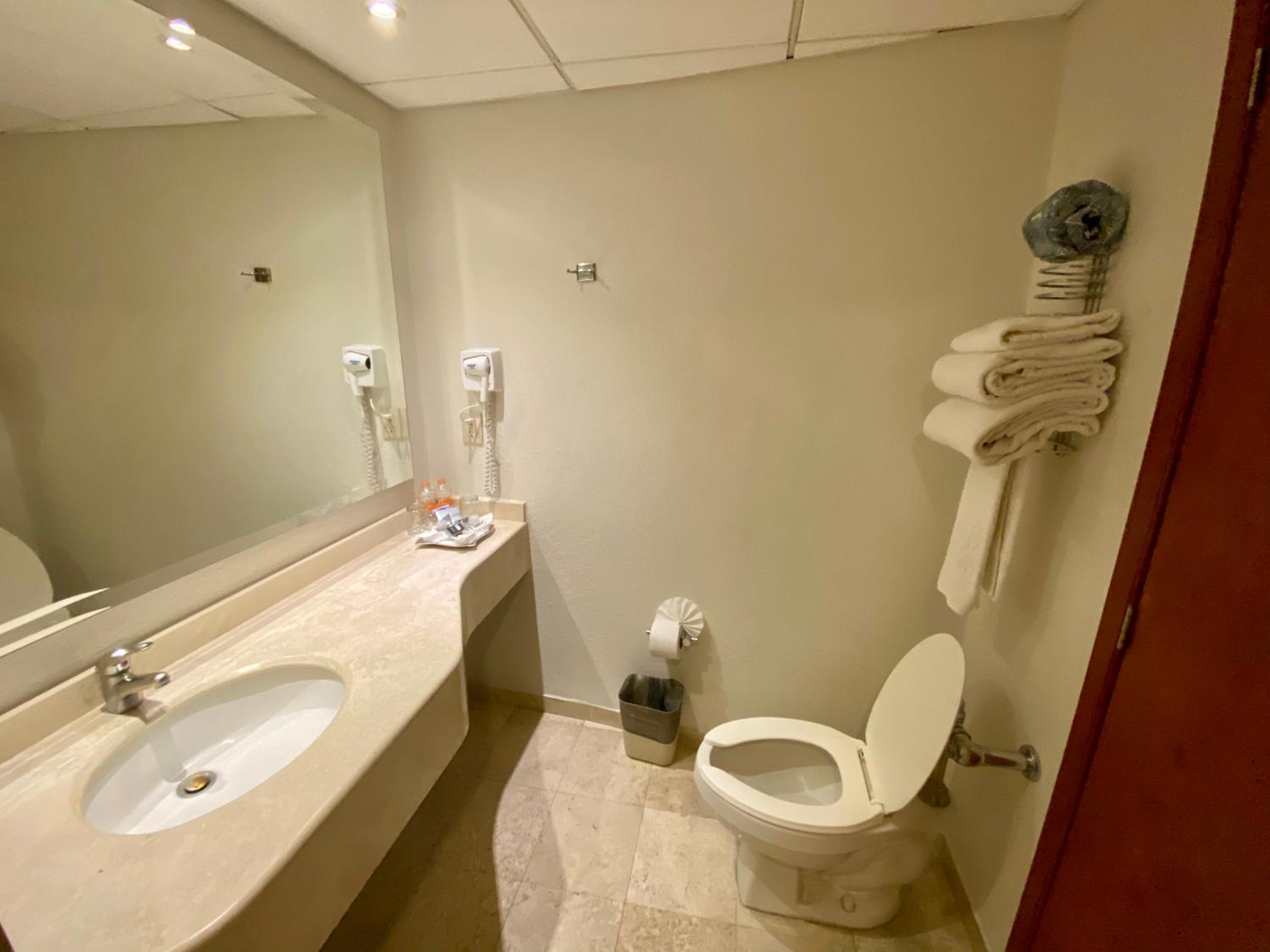 Room, King Bed, Hotel Mercury Inn 2/4