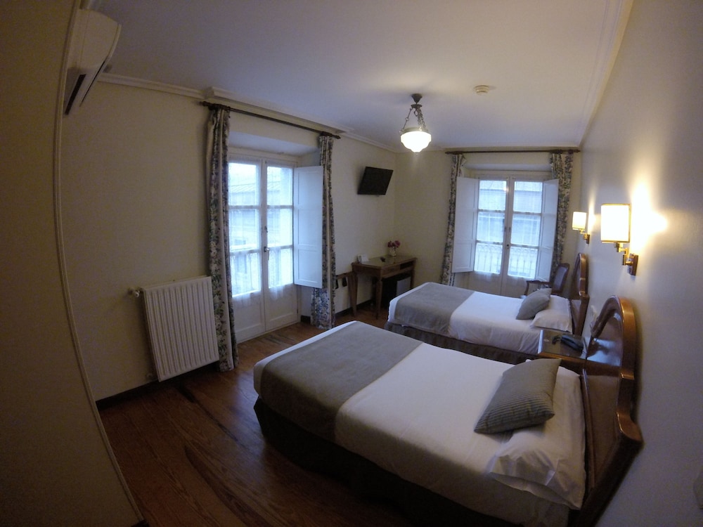Hotel Asturias 5/31