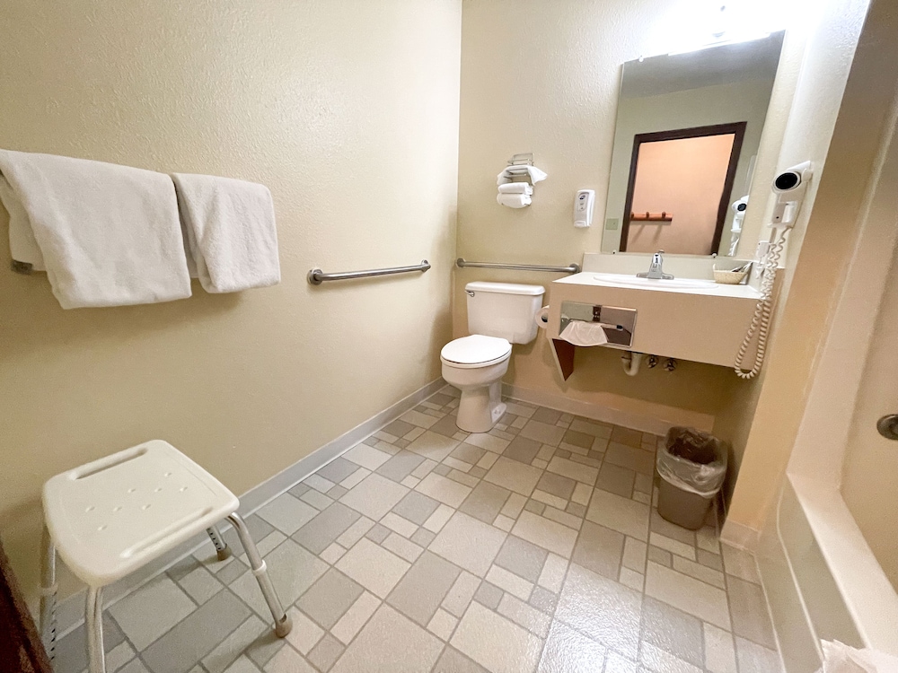 Beartooth Hideaway Inn and Cabins 55/56