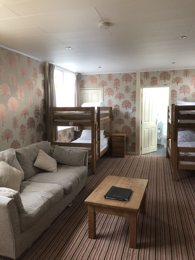 The Dog and Partridge Country Inn 25/50
