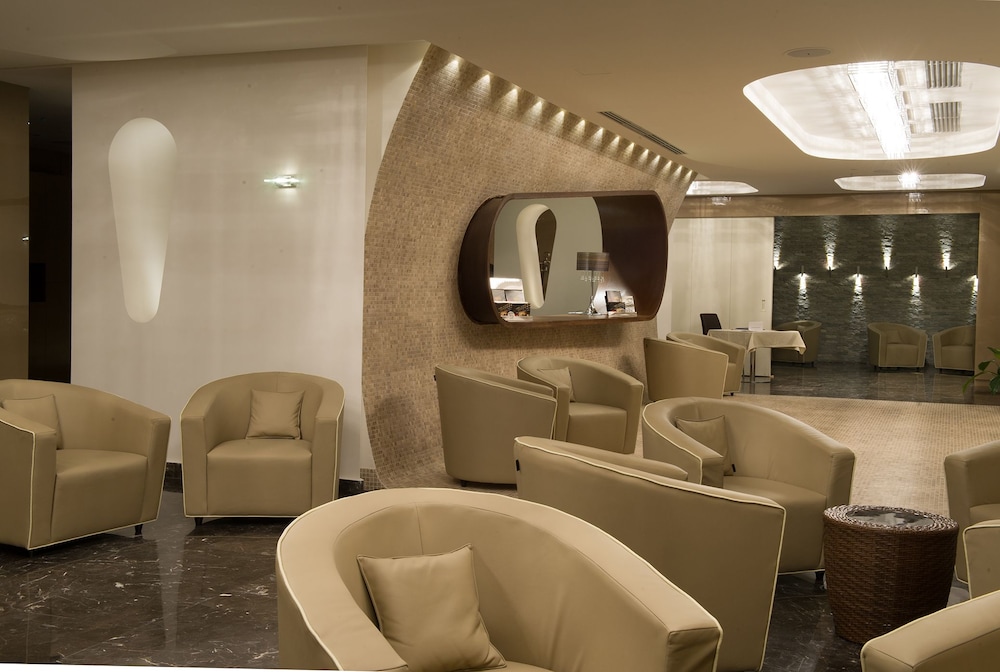 Main Palace Hotel 47/68
