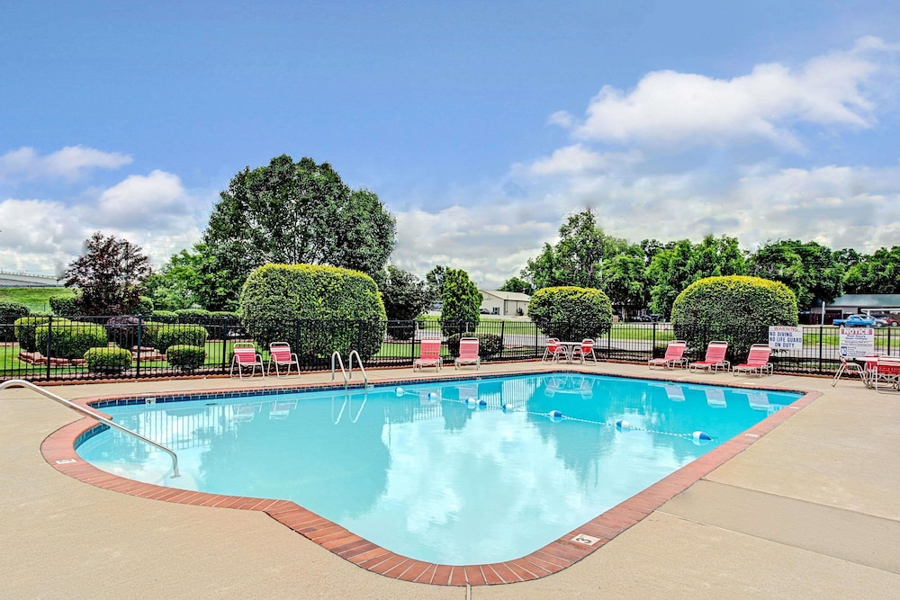 Ramada By Wyndham Murfreesboro 1/24