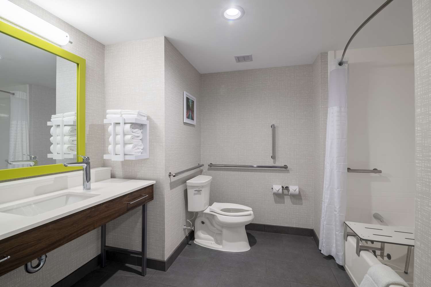 Room, 2 Queen Beds, Bathtub, Accessible