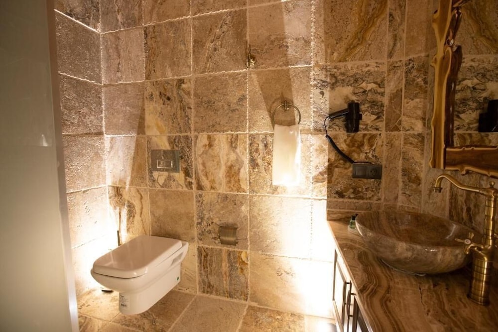 Medusa Cave Hotel 40/50