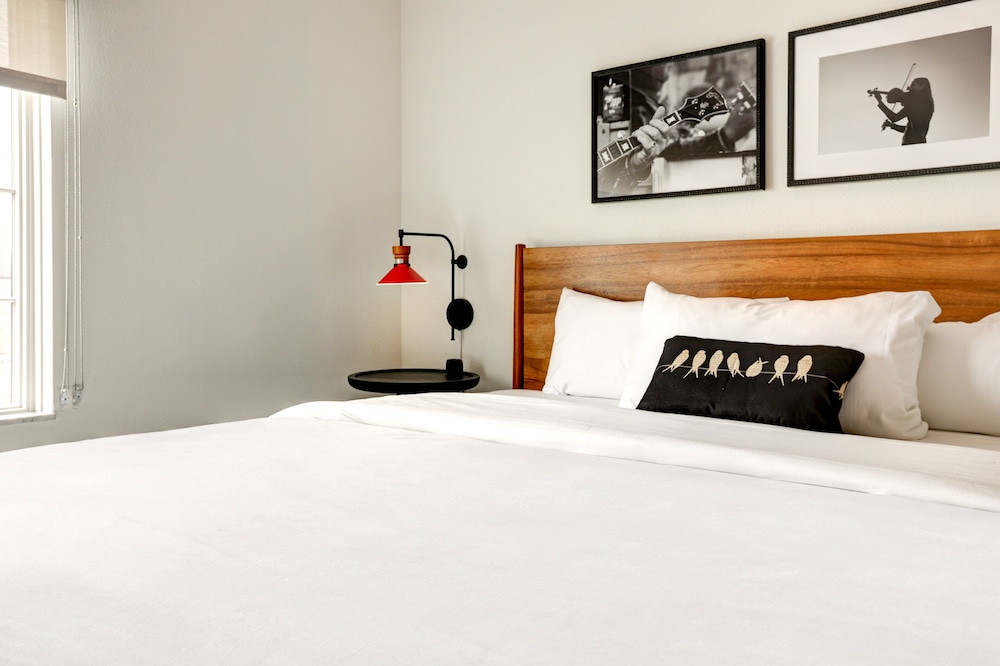 Elwood, Premier, Deluxe, King Bed, Ground Floor, Accessible