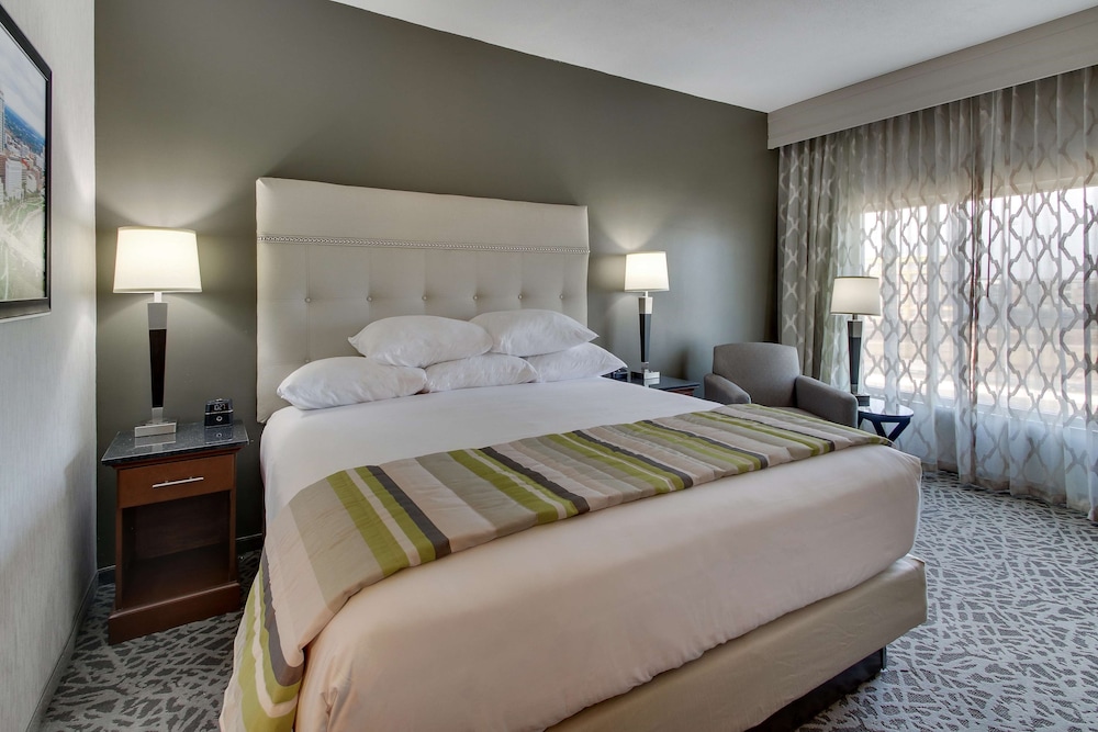 Drury Inn & Suites Cleveland Beachwood 8/50