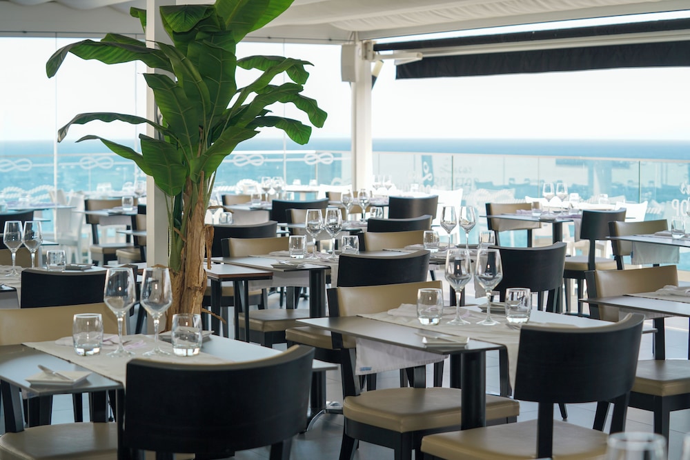 Carvi Beach Hotel 70/78