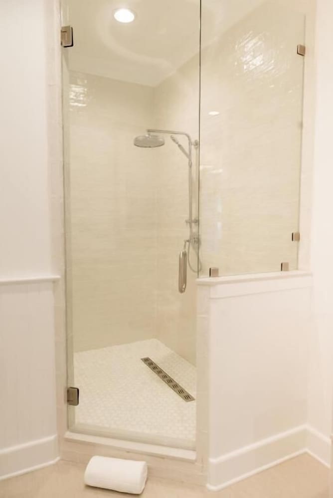 Oyster Bay Boutique Hotel 36/39