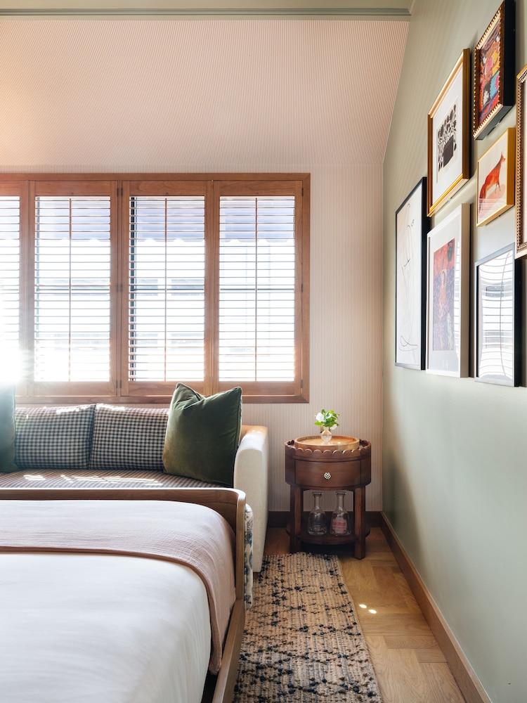Palihouse Hyde Park Village 10/50
