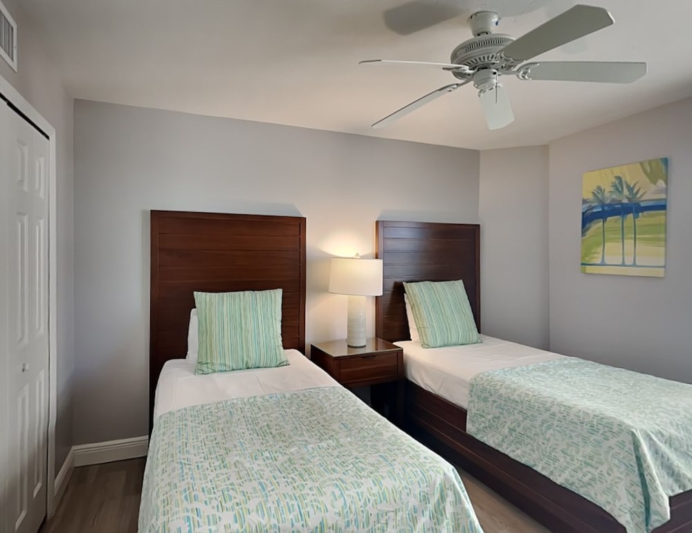GullWing Beach Resort 38/50