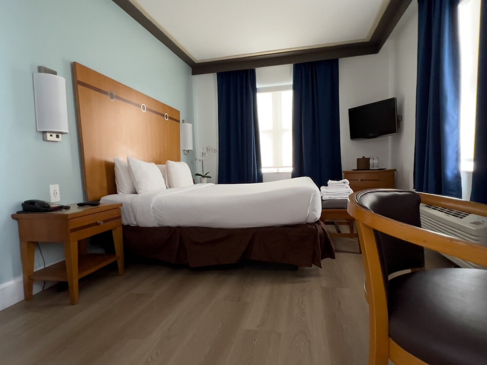 STANDARD, KING BED, ACCESSIBLE