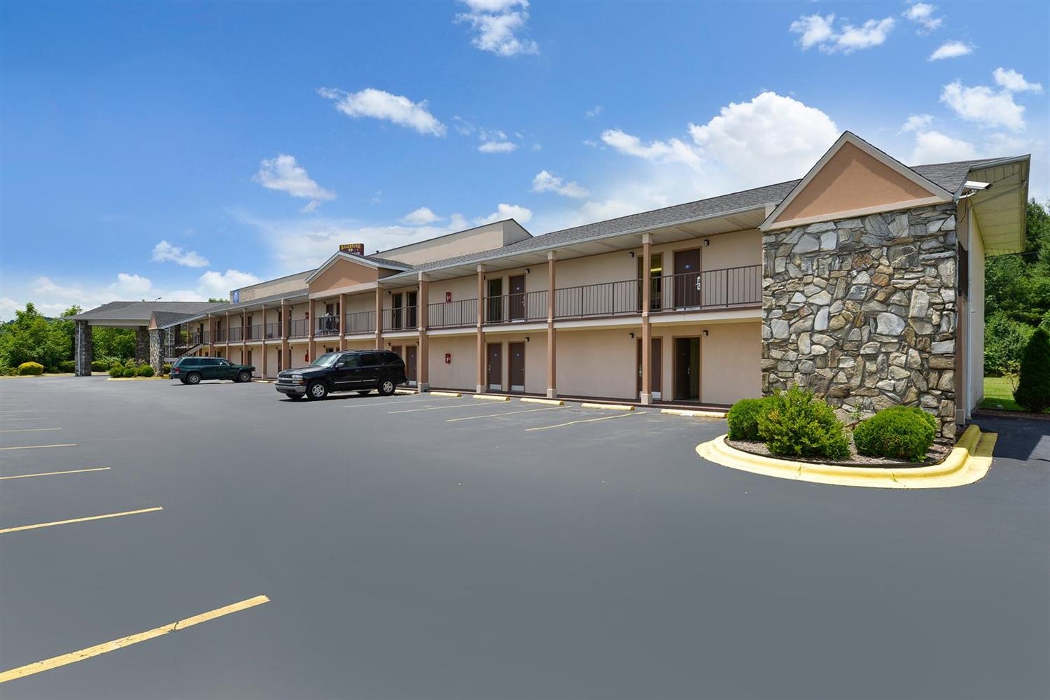 Americas Best Value Inn Canton 4/22