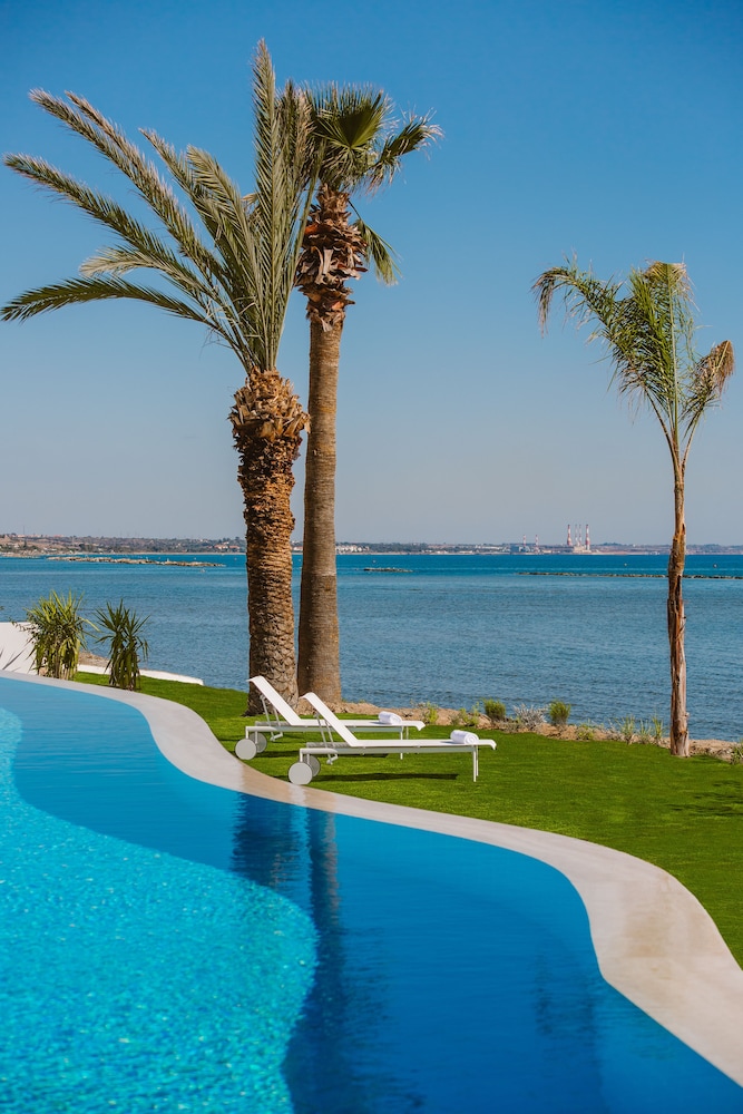 Lebay Beach Hotel 43/48