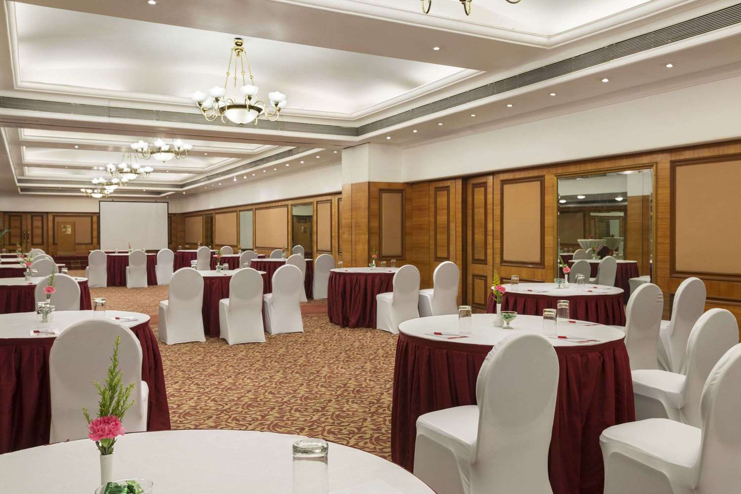 Ramada Plaza Palm Grove 46/54