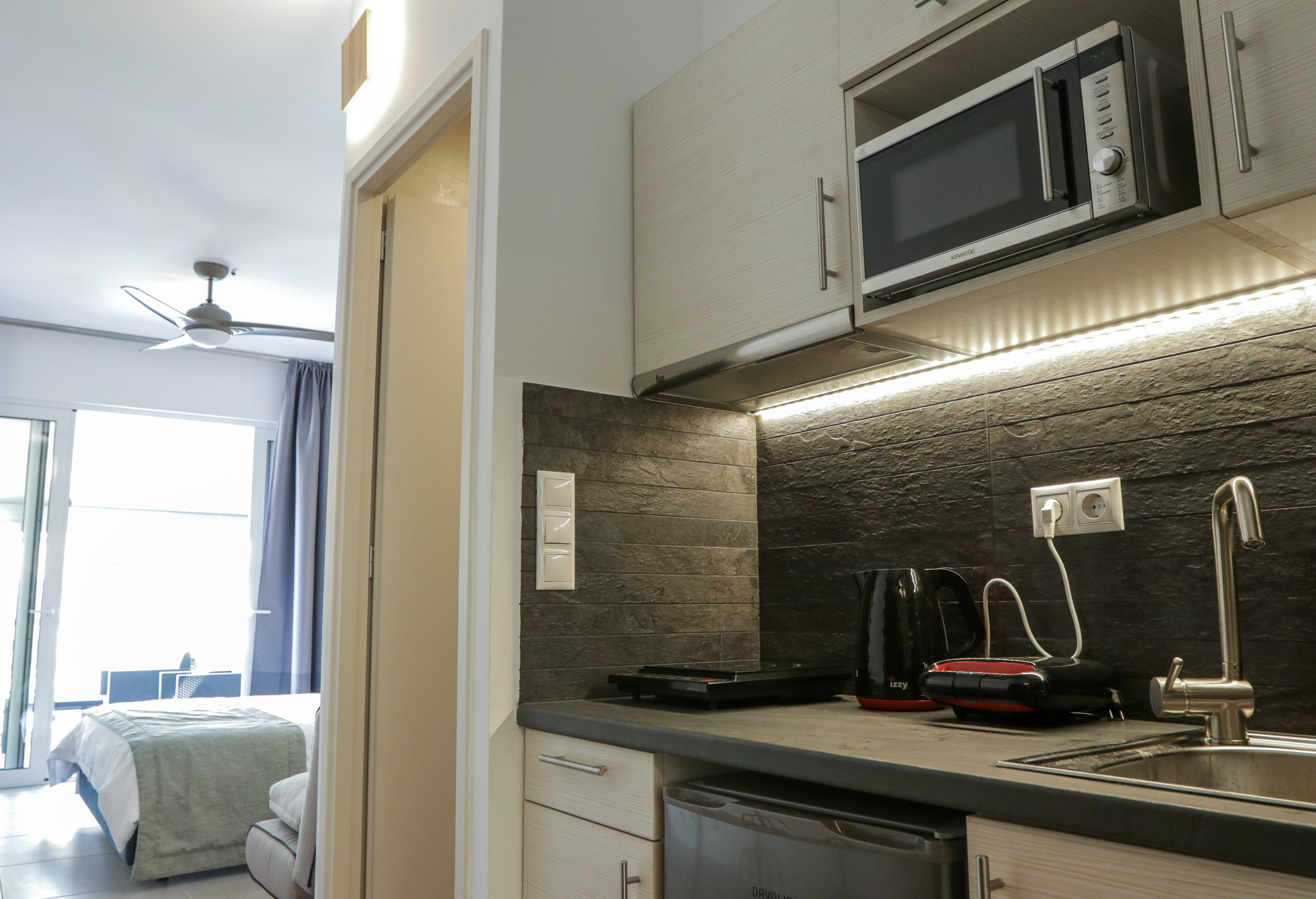 جناح جونيور بشرفة، V36 Suites 2/2