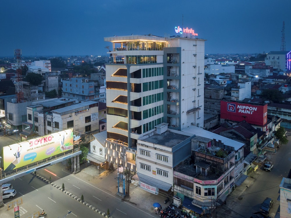 Infinity Hotel 2/42