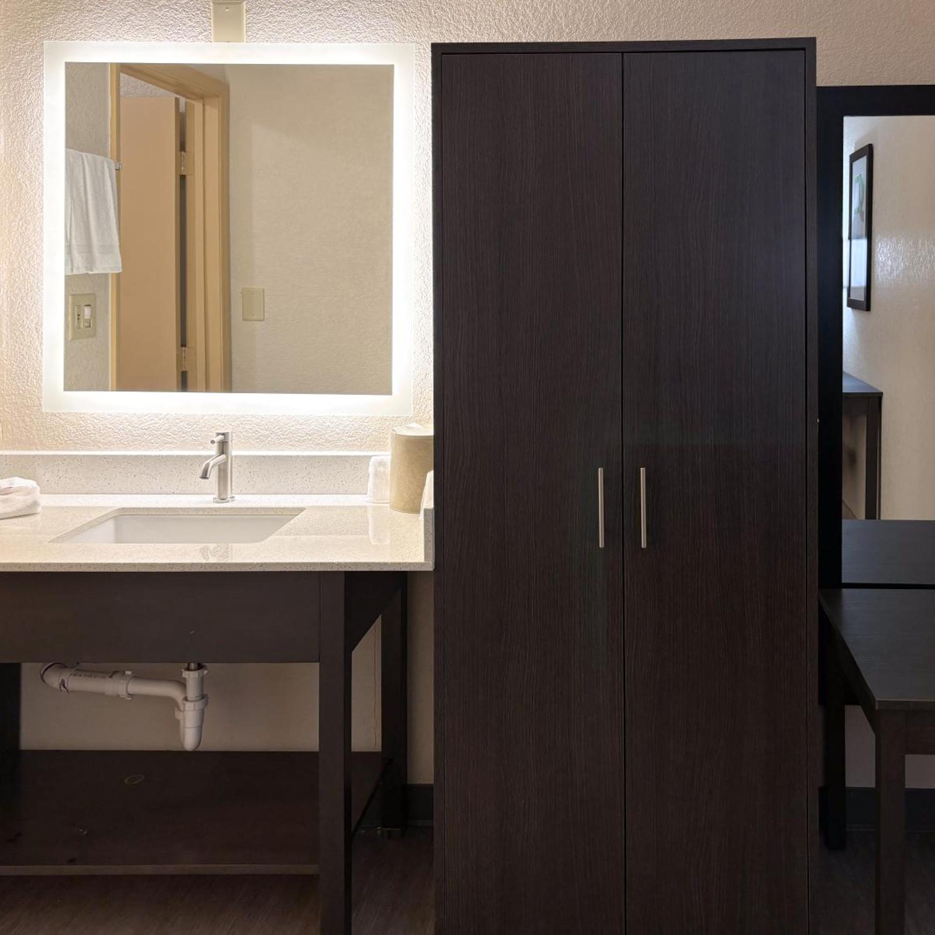 Motel6 Charlotte, NC-Northlake 33/34