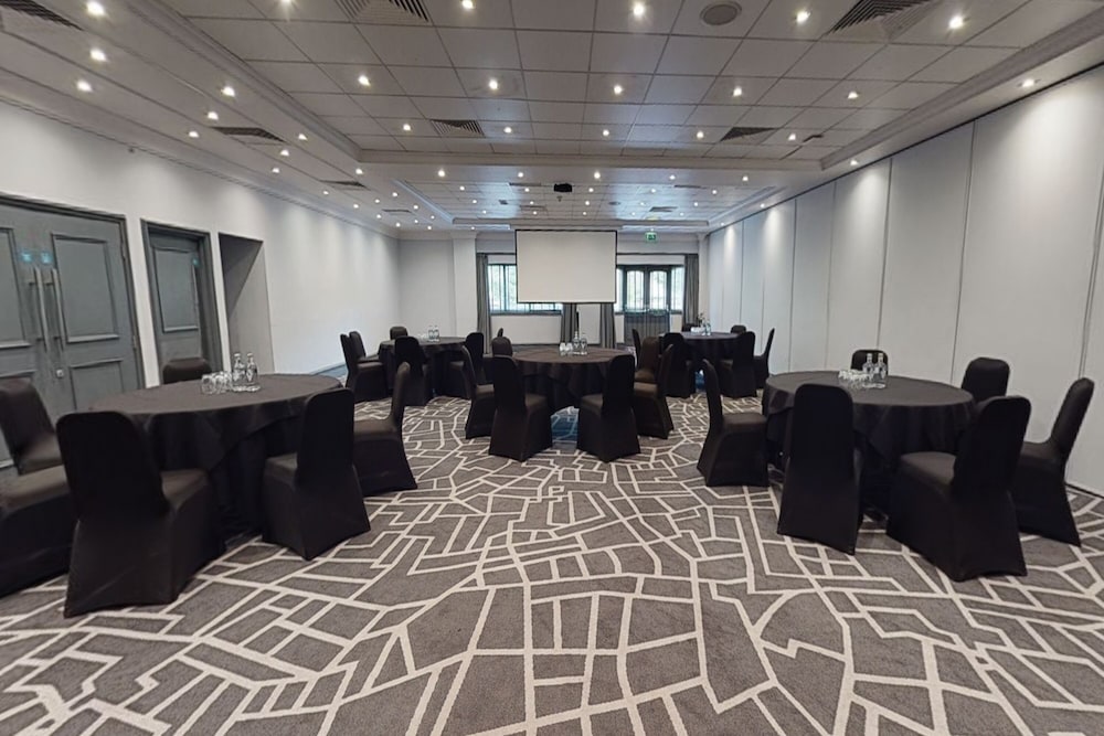Village Hotel Wirral 55/69