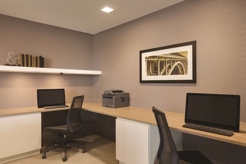 Country Inn & Suites by Radisson Lawrence KS 34/38
