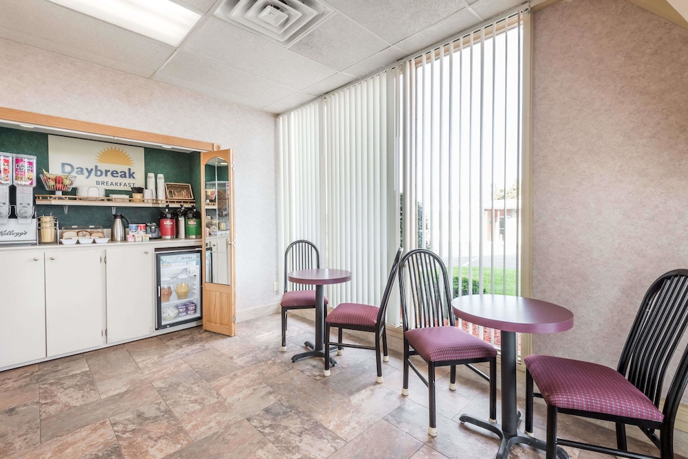 Days Inn by Wyndham Niles 18/24
