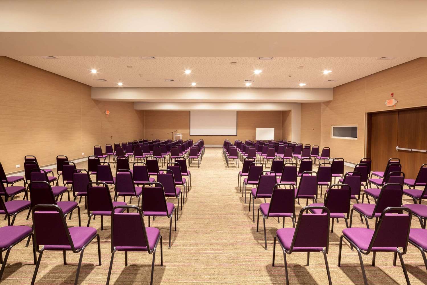 Radisson Hotel Santa Cruz 54/63