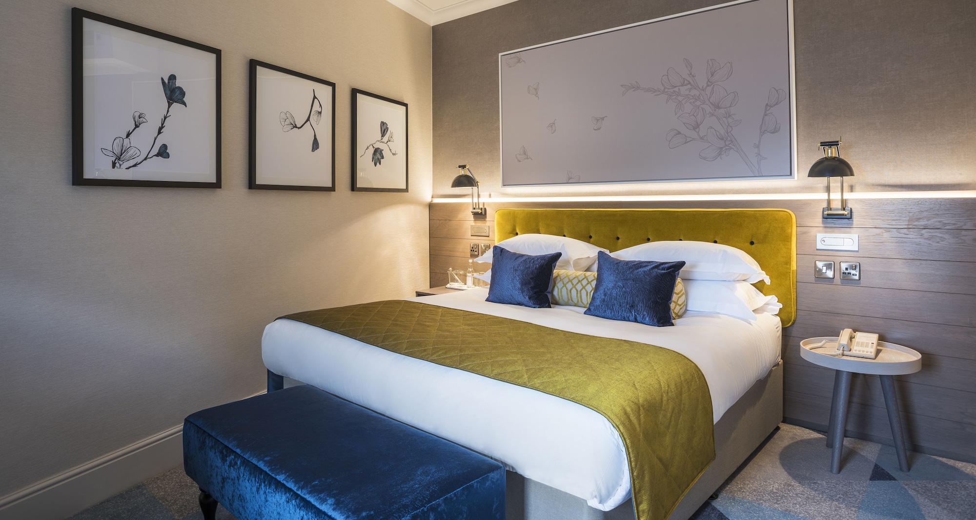 SUITE, KING BED