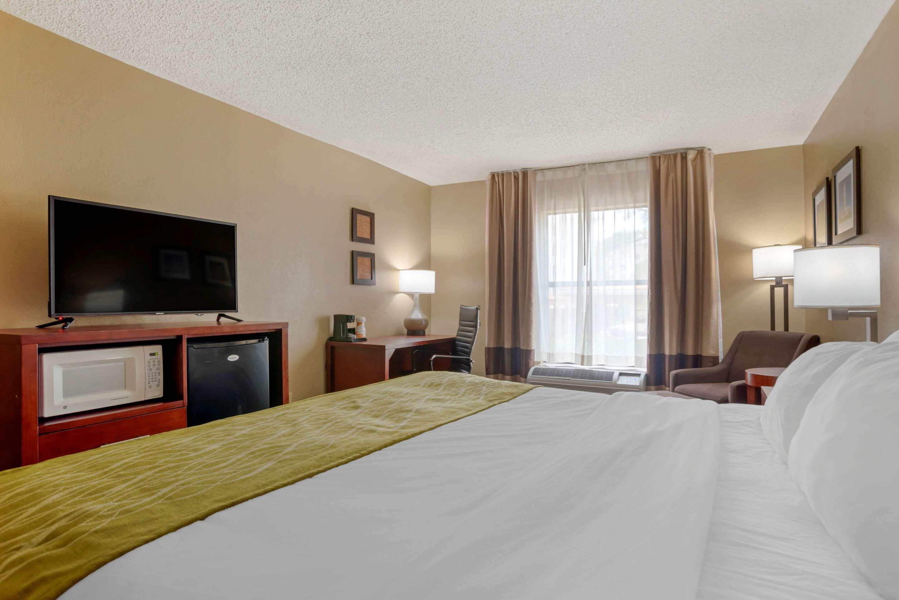 ROOM, KING BED, ACCESSIBLE
