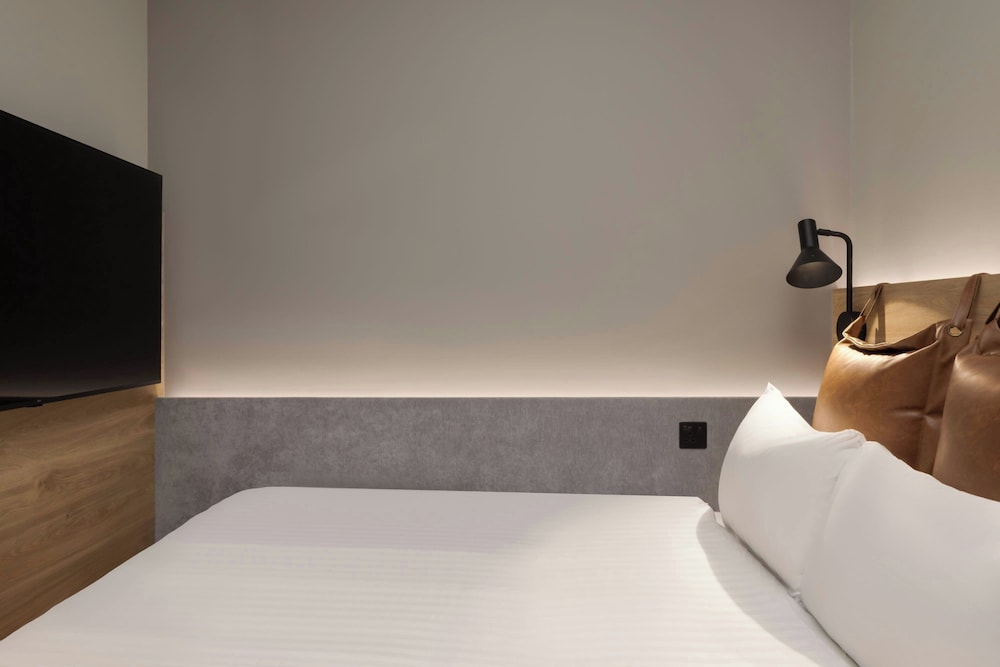 Moxy London Piccadilly Circus 7/47