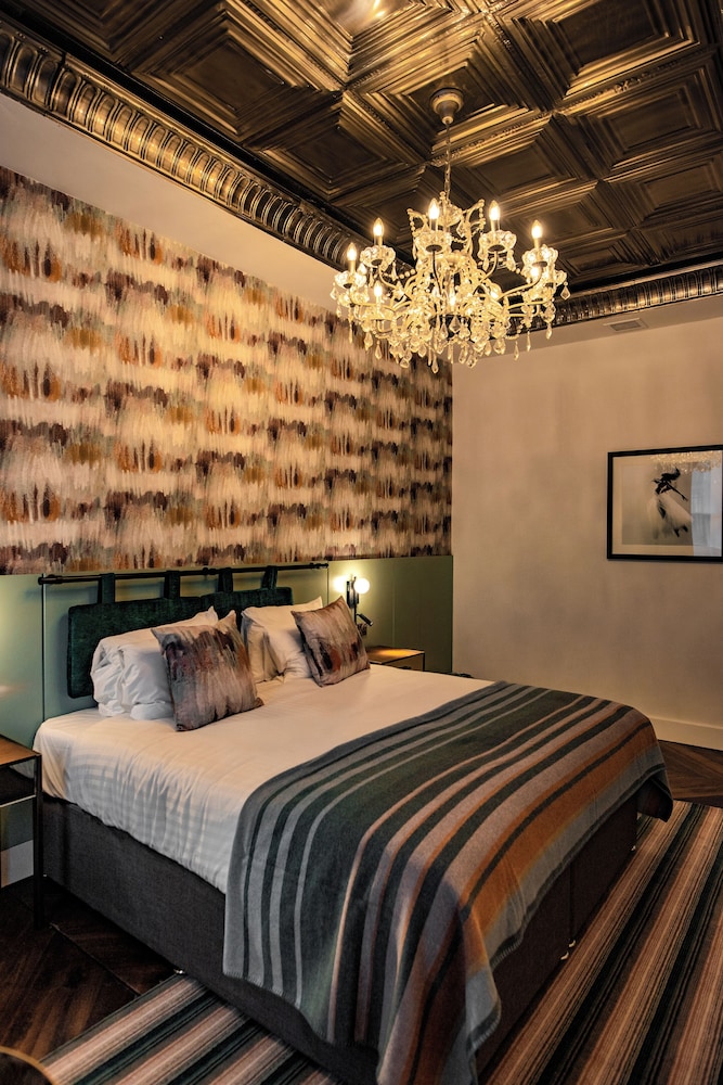 SUPERIOR, KING BED, GROUND FLOOR