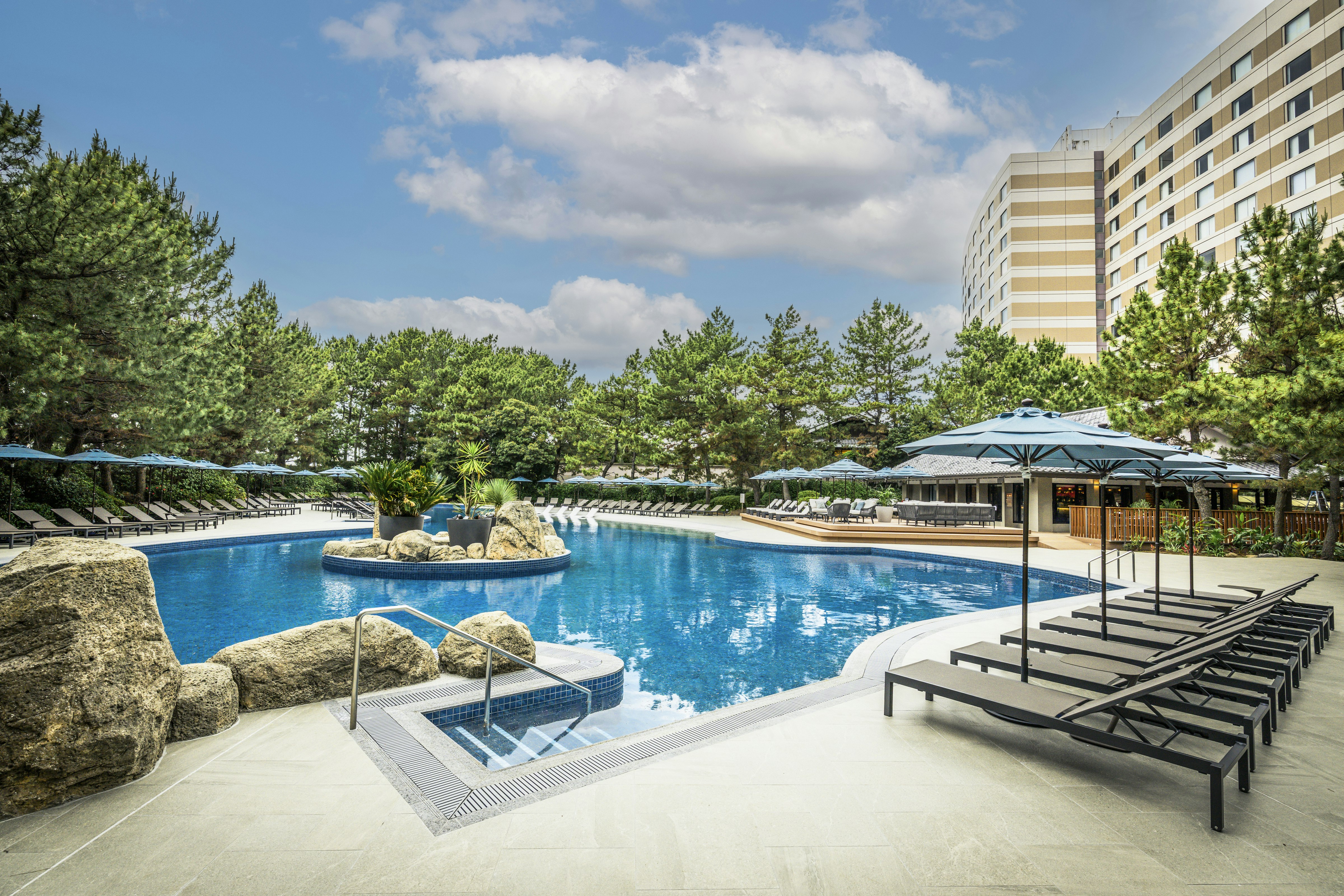 Hilton Tokyo Bay 75/76